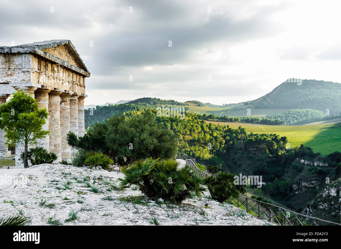 Il Tempio dorico a Segesta, Sicilia costruito alla fine del V secolo A.C. Foto Stock