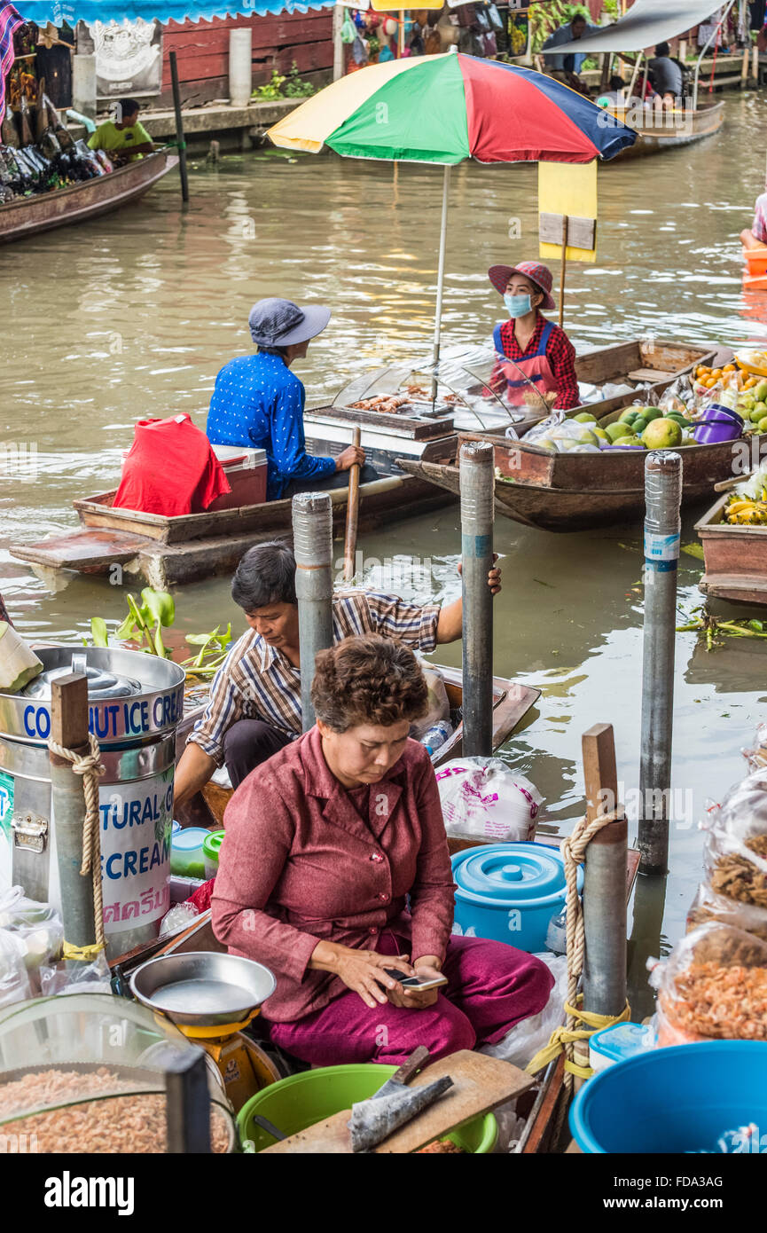 Mercato Galleggiante di Damnoen Saduak Foto Stock