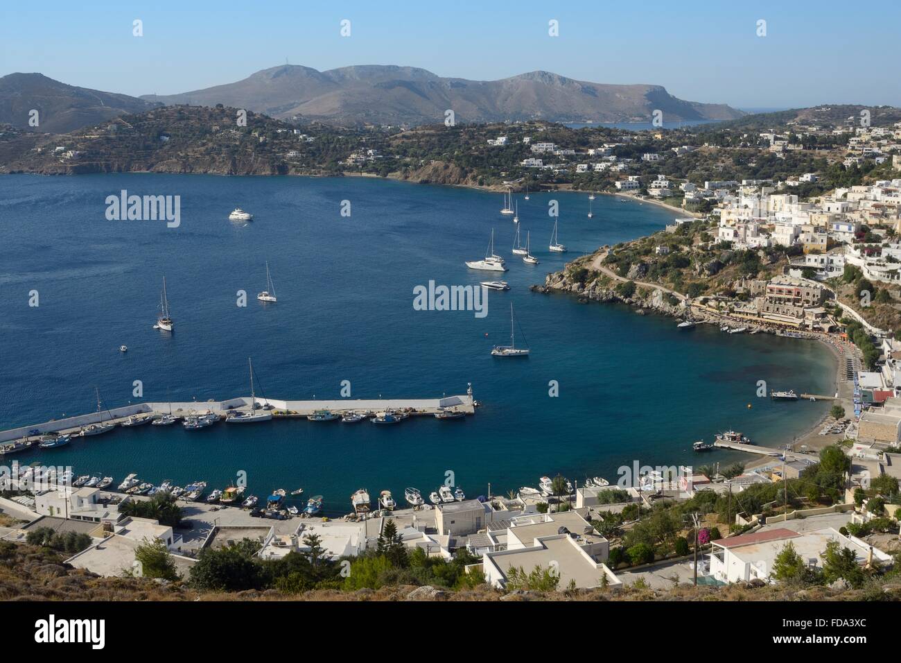 Panoramica del porto di Panteli e villaggio, LEROS, DODECANNESO isole, Grecia. Foto Stock