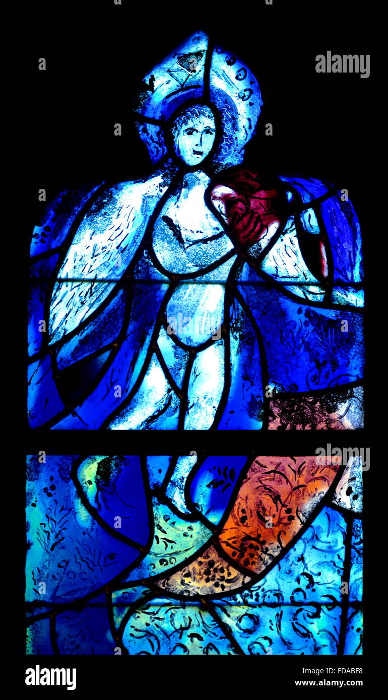 Tudeley, Tonbridge, Kent, Regno Unito. Chiesa di tutti i Santi. Vetrate di Marc Chagall - Angelo Foto Stock