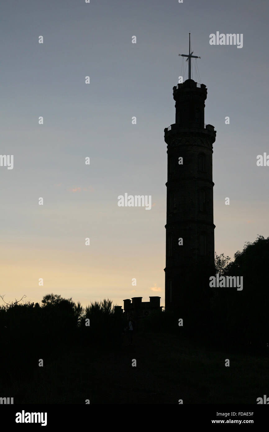 Monumento Nelson in silhouette, Calton Hill, Edimburgo, Scozia Foto Stock