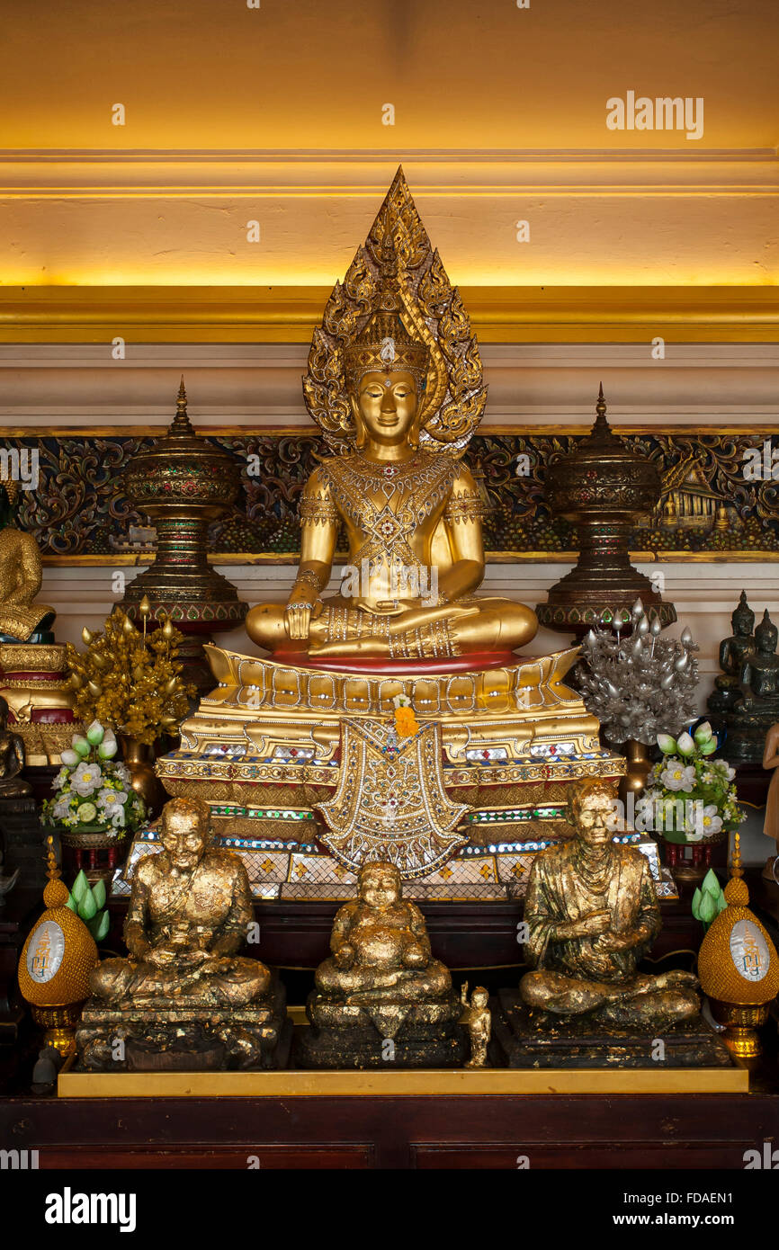 Buddha a Wat Saket Ratcha Wora Maha Wihan, tempio del Golden Mount, Bangkok, Thailandia Foto Stock
