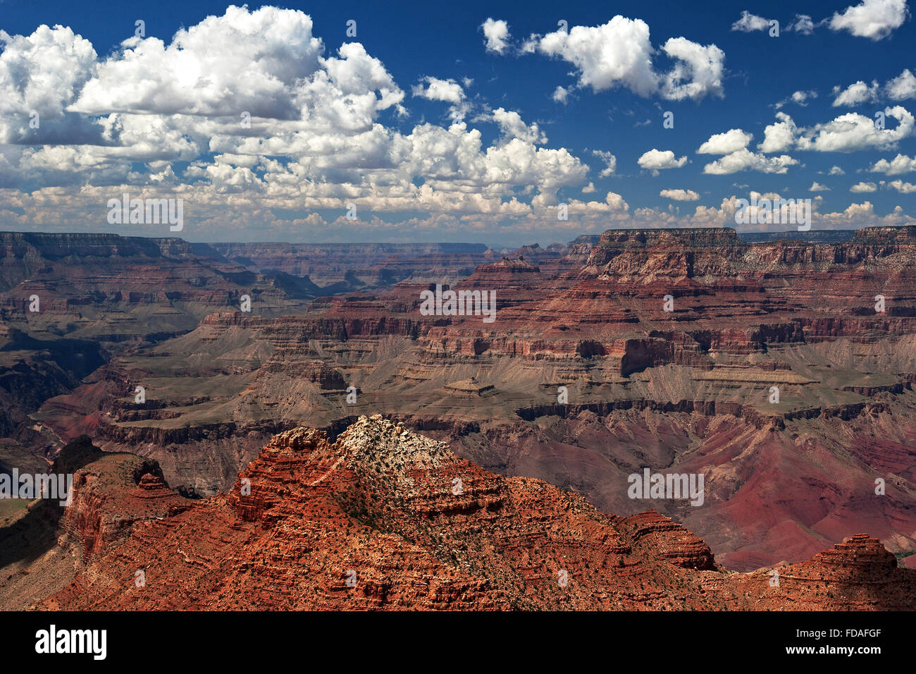 Vista dalla vista del deserto, cielo nuvoloso, South Rim, il Parco Nazionale del Grand Canyon, Arizona, Stati Uniti d'America Foto Stock