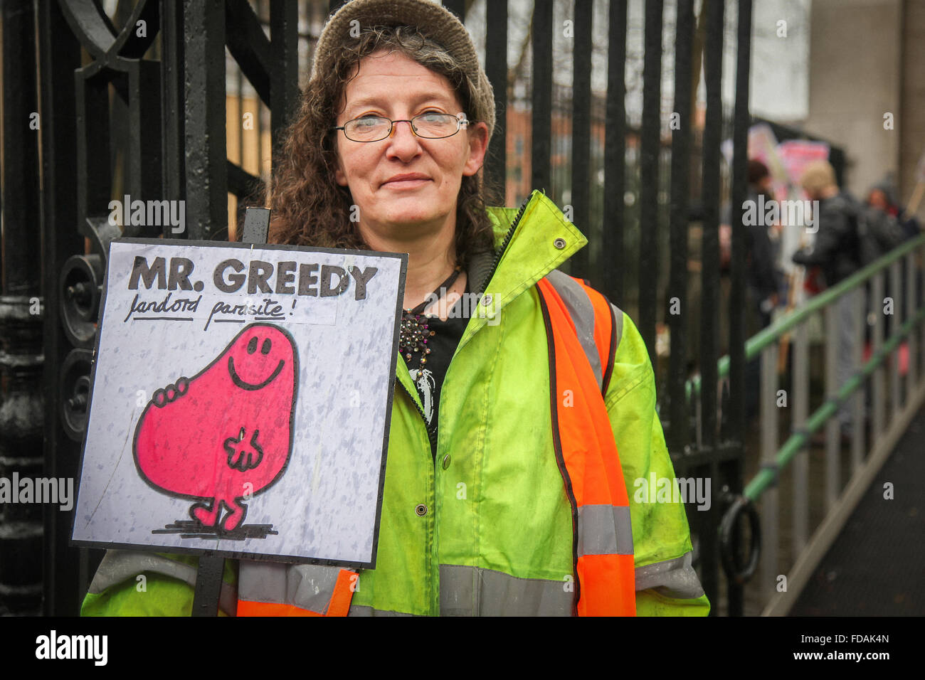 Donna protester con segno a 'Marco per la casa " demo, London, Regno Unito Foto Stock