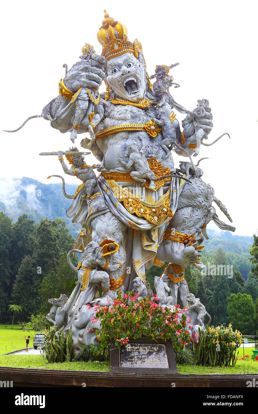 Kumbakarna Laga statua in Eka Karya Giardino Botanico, Bedugul, Bali, Indonesia. Foto Stock