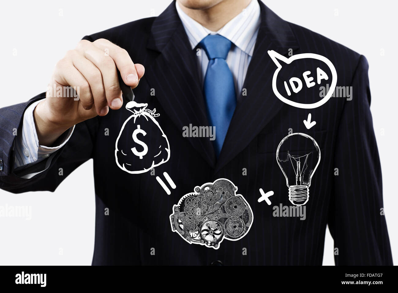 Close up di imprenditore disegno per far soldi formula Foto Stock