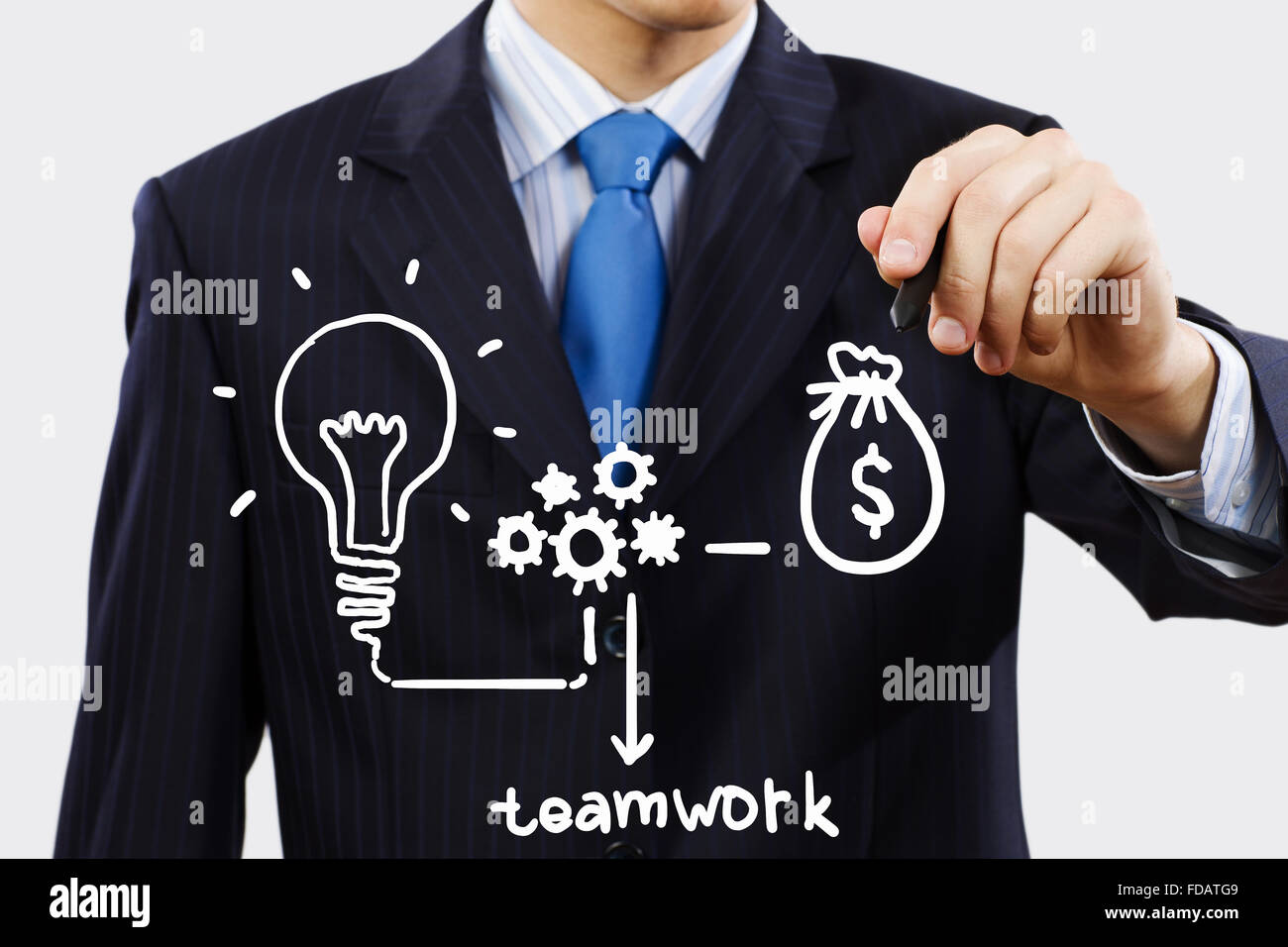 Close up di imprenditore disegno per far soldi formula Foto Stock
