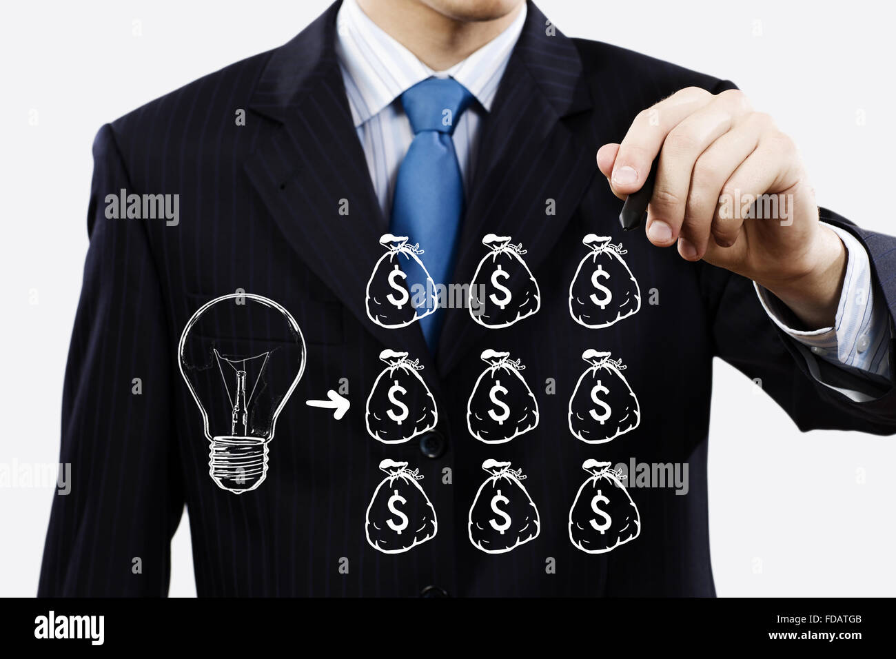 Close up di imprenditore disegno per far soldi formula Foto Stock