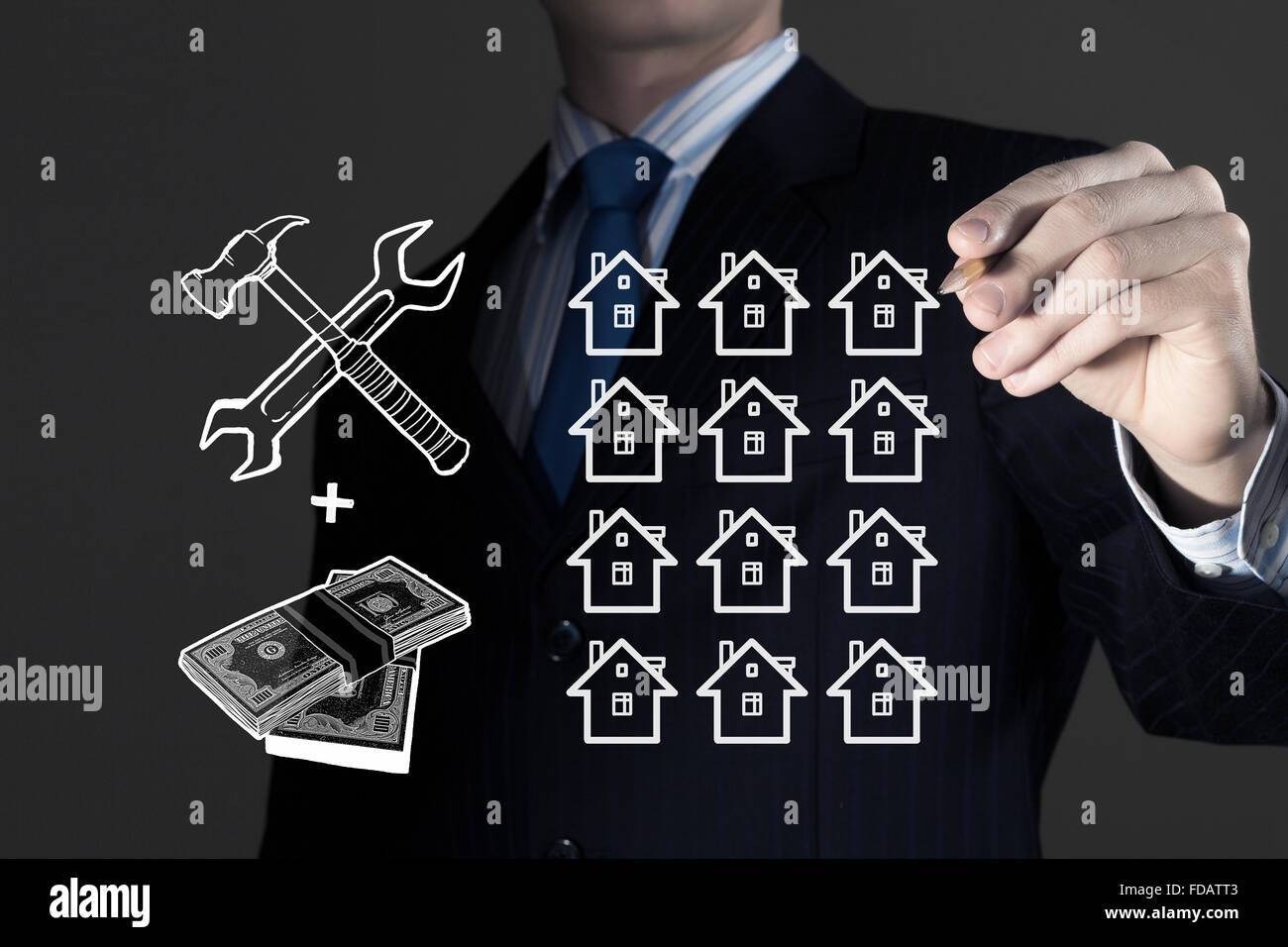 Close up di imprenditore disegno per far soldi formula Foto Stock