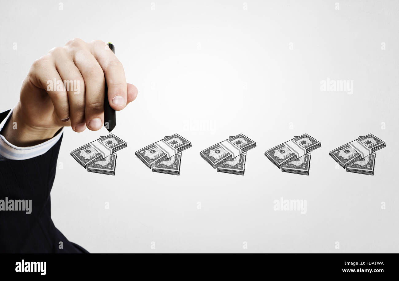 Close up di imprenditore disegno per far soldi formula Foto Stock