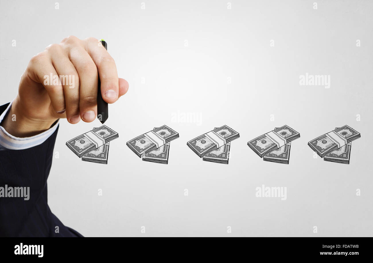 Close up di imprenditore disegno per far soldi formula Foto Stock