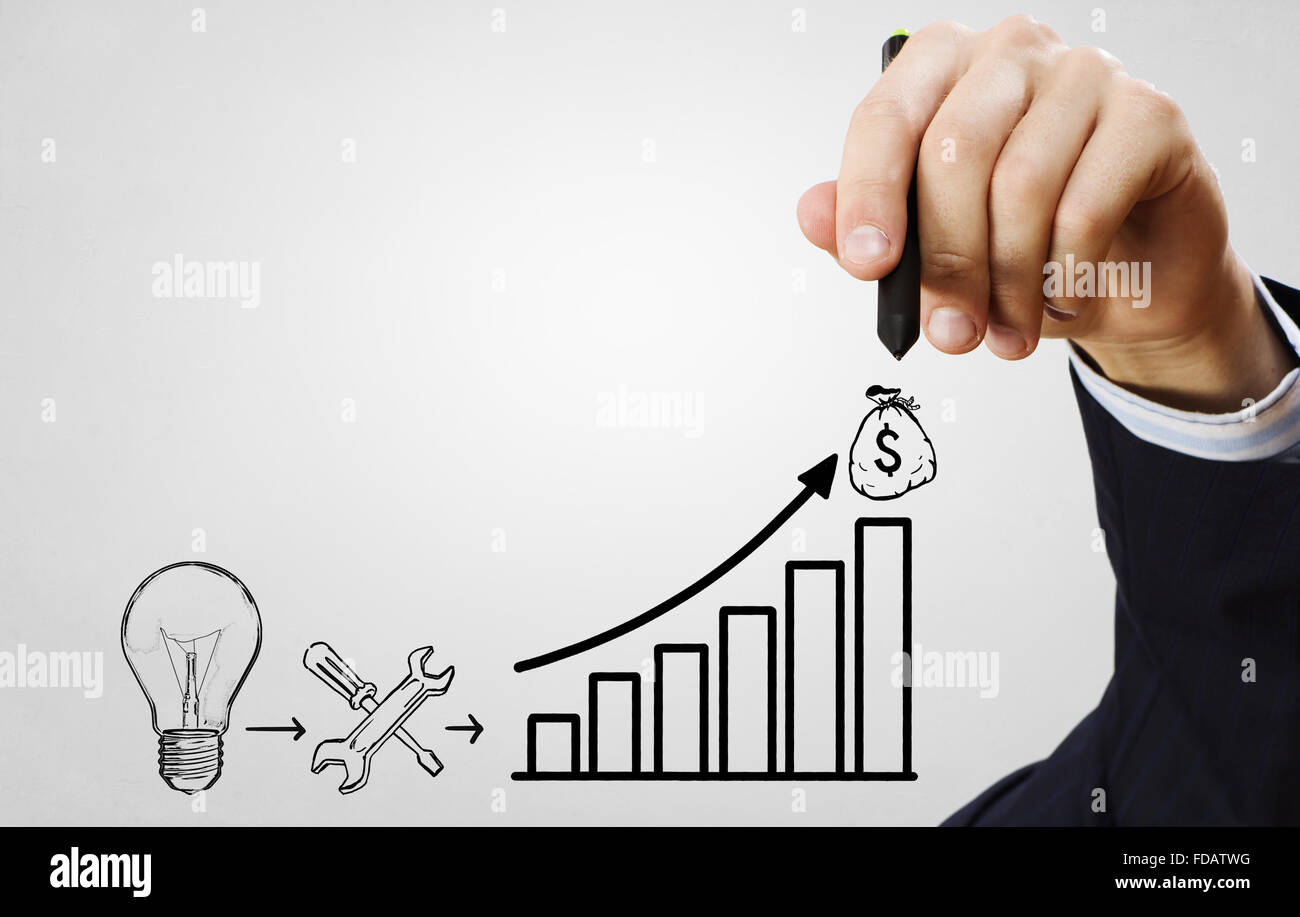 Close up di imprenditore disegno per far soldi formula Foto Stock
