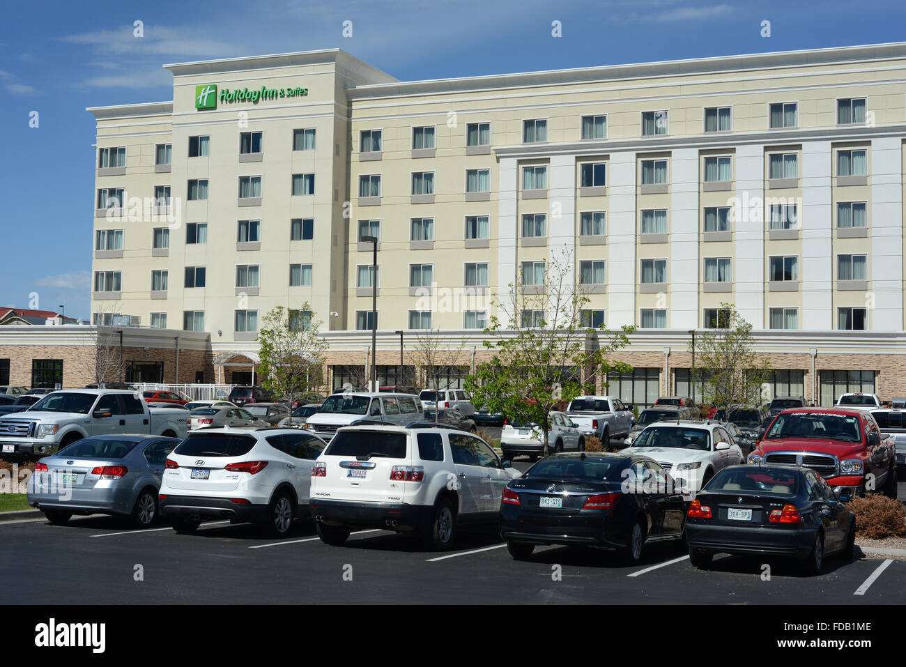 L'Holiday Inn and Suites, l'Aeroporto Internazionale di Denver su Tower Road, Denver, Colorado, Stati Uniti d'America su una mattina in giugno Foto Stock