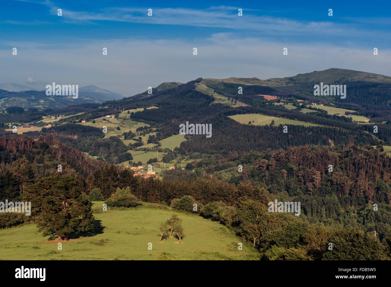 Paesaggio in Spagna settentrionale, tra Cantabria e nei Paesi Baschi e in Spagna. Foto Stock