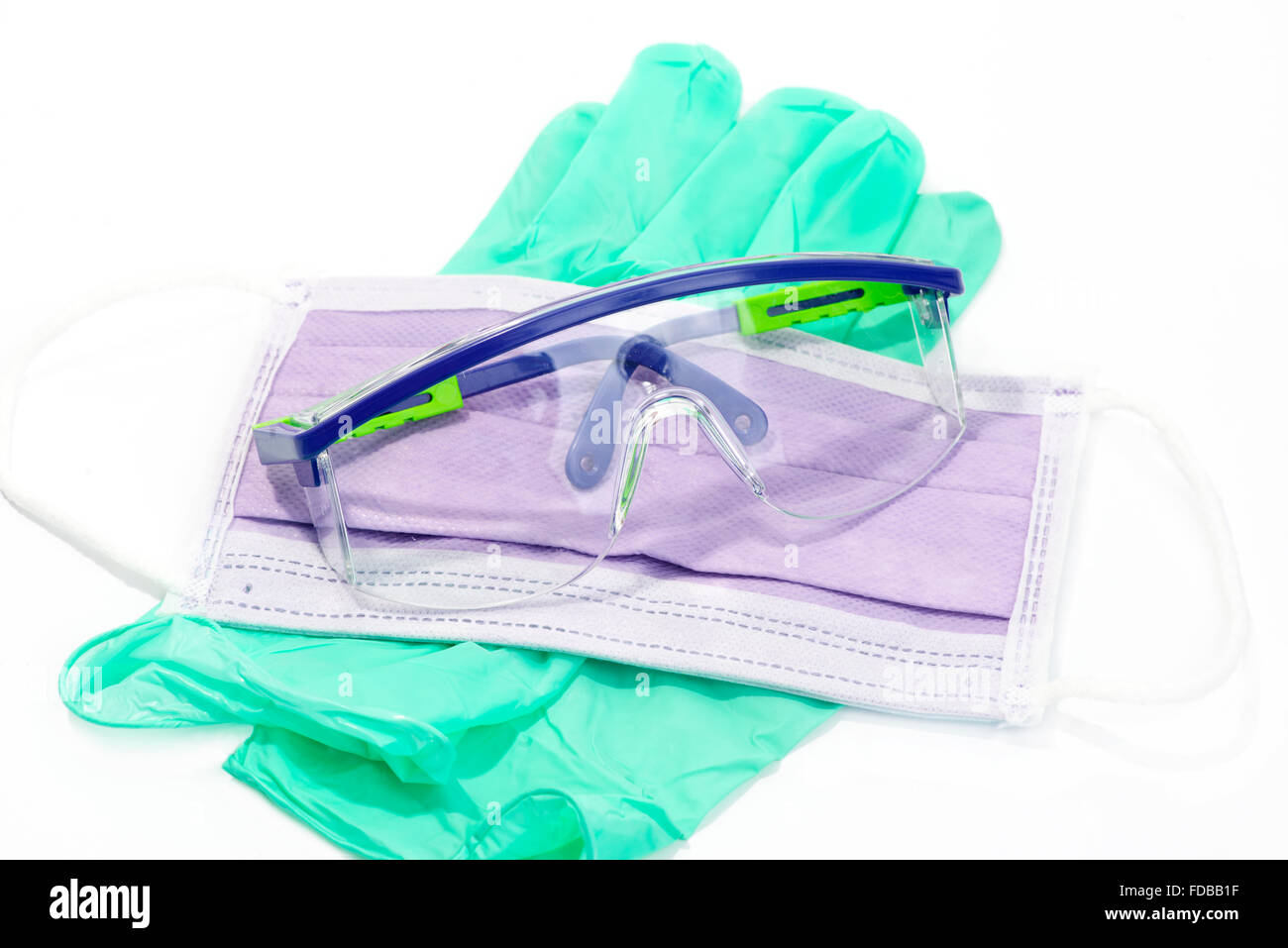 Guanti, maschere e occhiali di sicurezza per la protezione personale. Foto Stock