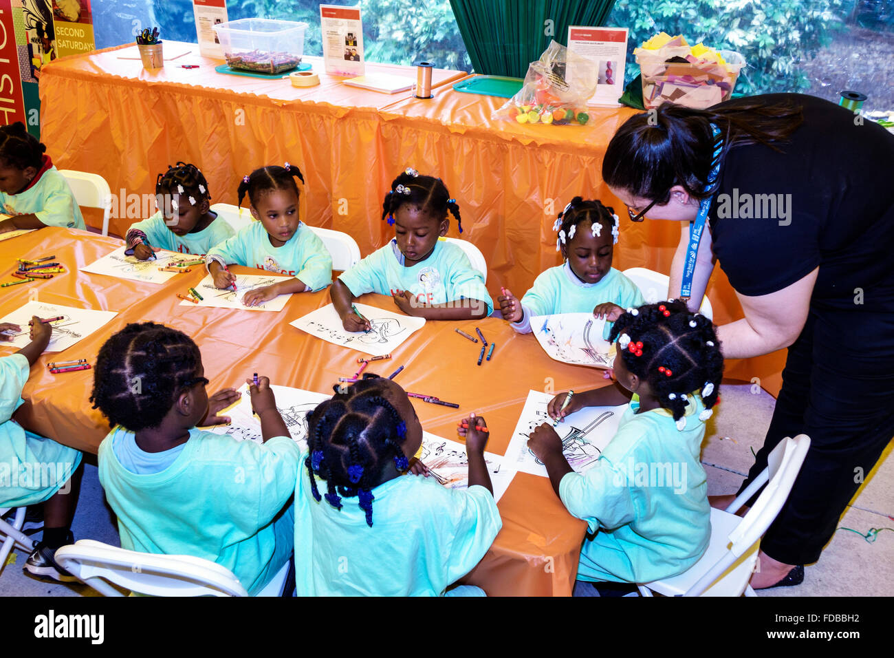 Miami Florida,Book Fair International,campus del Miami Dade College,letterario,festival,evento annuale,arte & artigianato,tenda,colorazione,disegno,cura del giorno,stu studente Foto Stock