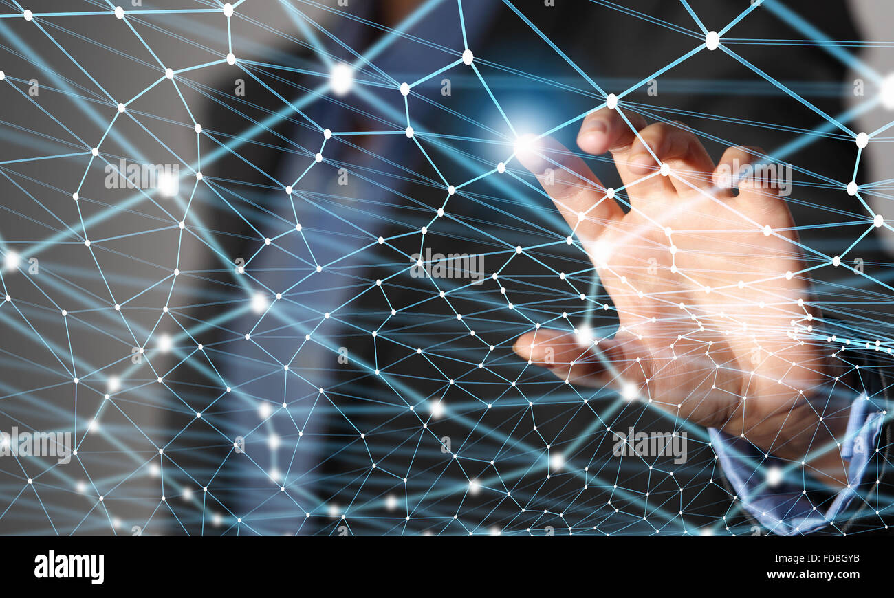 Imprenditore mano toccare con un dito il collegamento digitale linee sullo schermo virtuale Foto Stock