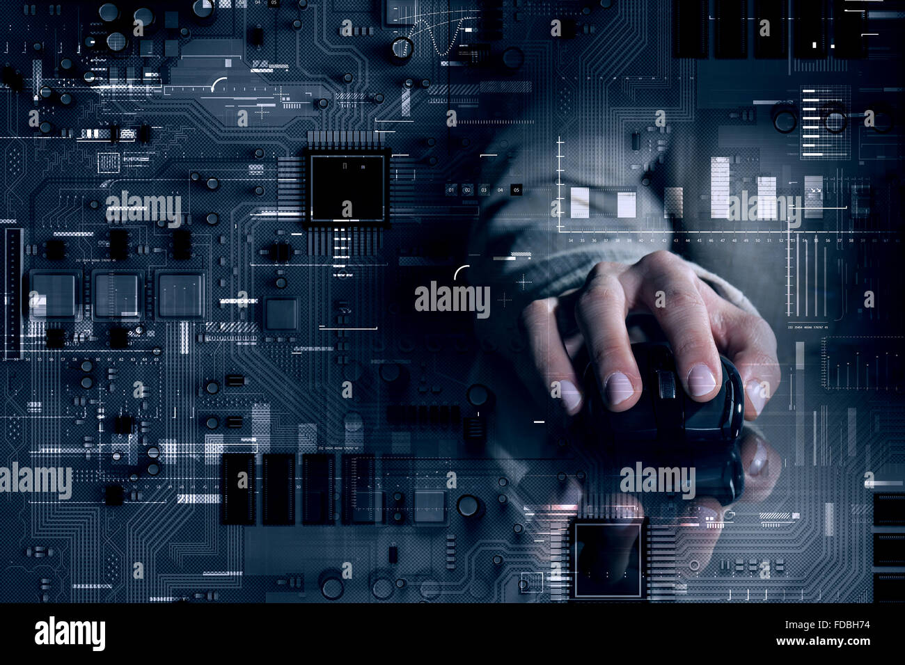 Mano di imprenditore nel vestito scuro su sfondo digitale utilizzando wireless mouse del computer Foto Stock