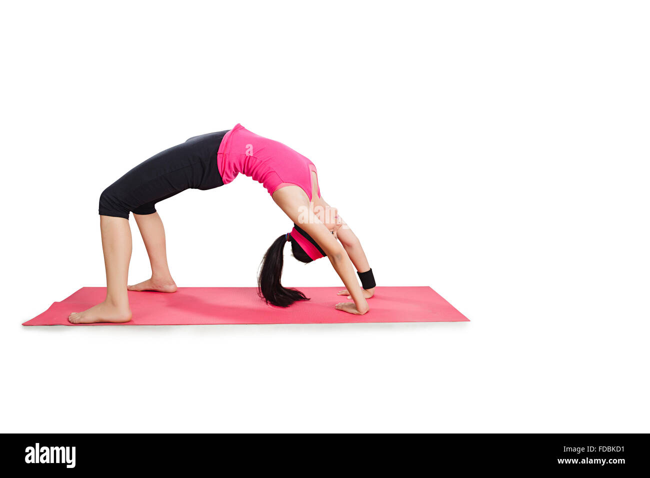1 Giovane Donna Seduta esercizio di stretching Yoga Foto Stock