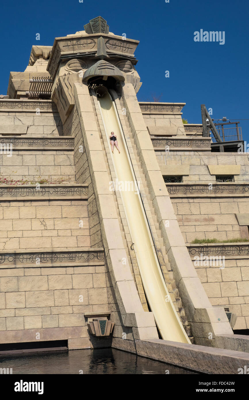 Emirati Arabi Uniti Dubai, Palm Waterpark, "salto di fede" slitta Foto Stock
