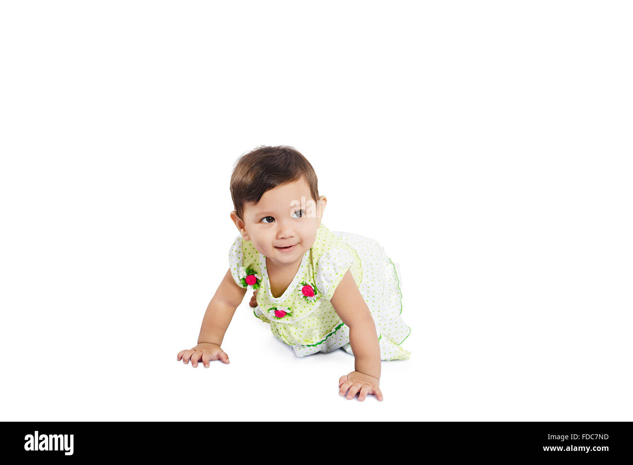 1 bambino Bambina strisciando sul pavimento Foto Stock