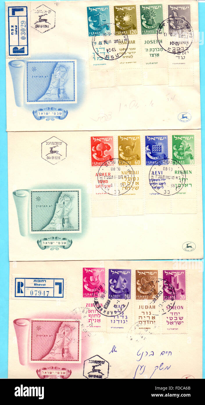 Primo giorno un coperchio di un timbro israeliano il set completo delle tribù di Israele su tre buste da 1955 Foto Stock