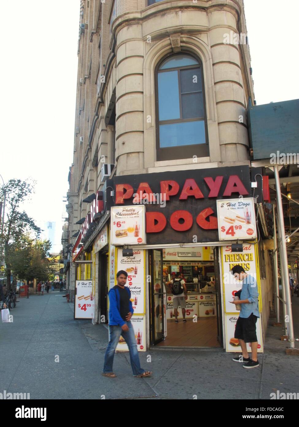 La papaia cane hot dog ristorante di Manhattan. Foto Stock