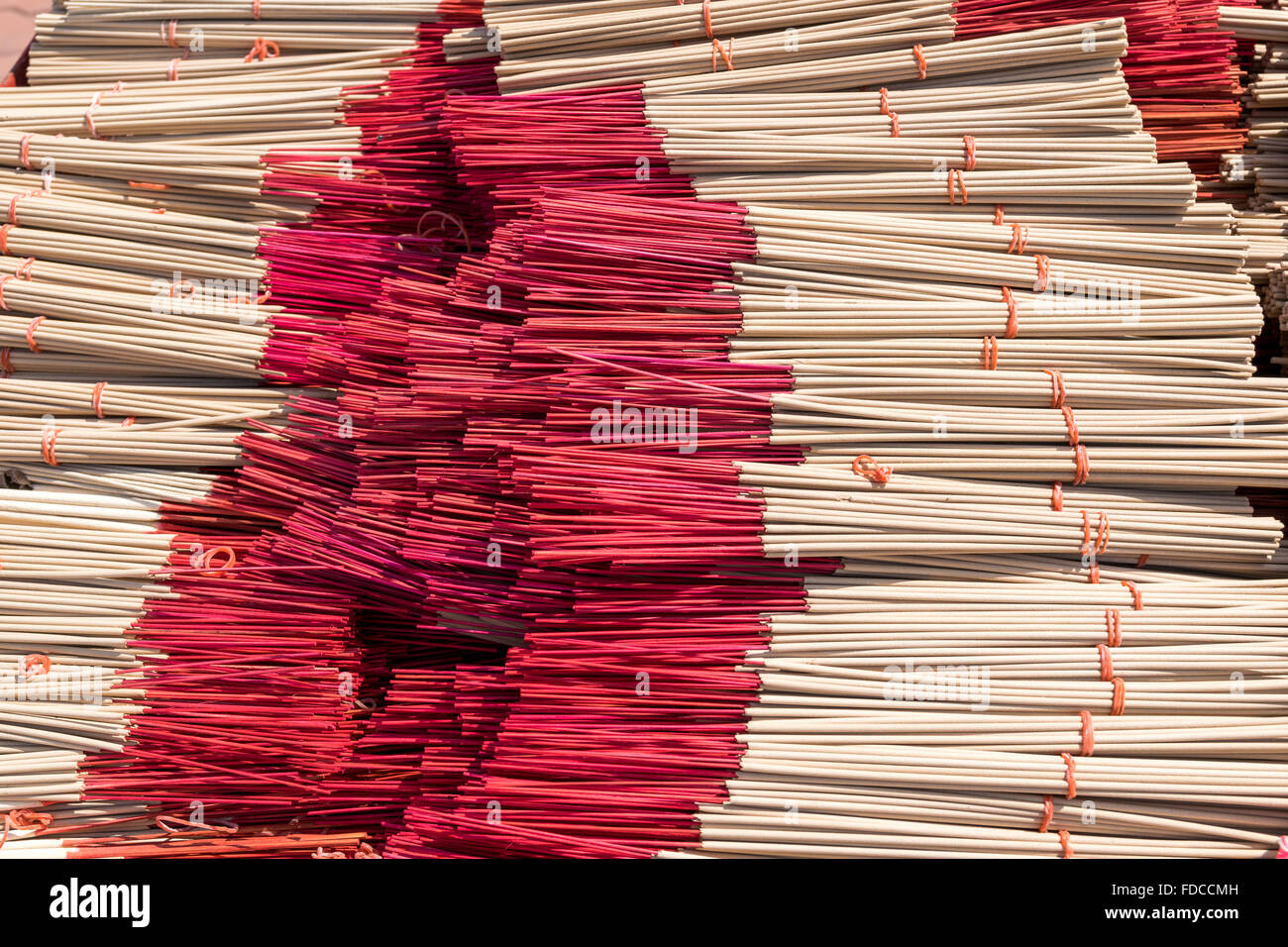 Incenso per adorare la texture dello sfondo. Foto Stock