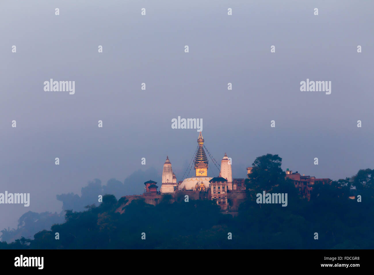 Collina sacra e stupa di Swayambhunath, Kathmandu, Nepal. Foto Stock