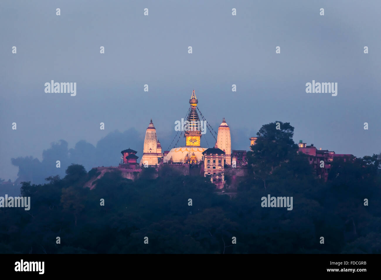 Collina sacra e stupa di Swayambhunath, Kathmandu, Nepal. Foto Stock