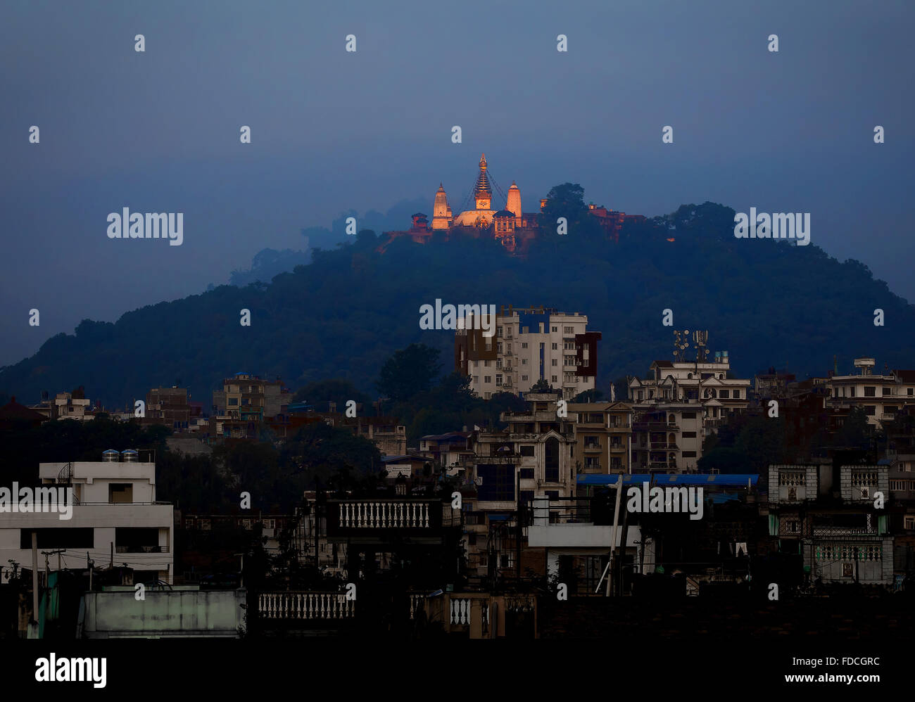 Collina sacra e stupa di Swayambhunath, Kathmandu, Nepal. Foto Stock