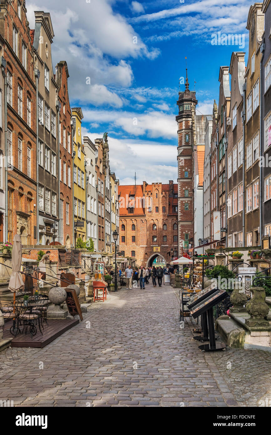 Il vicolo Ulica Mariacka nelle principali città (Glowne Miasto) e la brama Mariacka Gate, Gdansk, Pomerania, Polonia, Europa Foto Stock