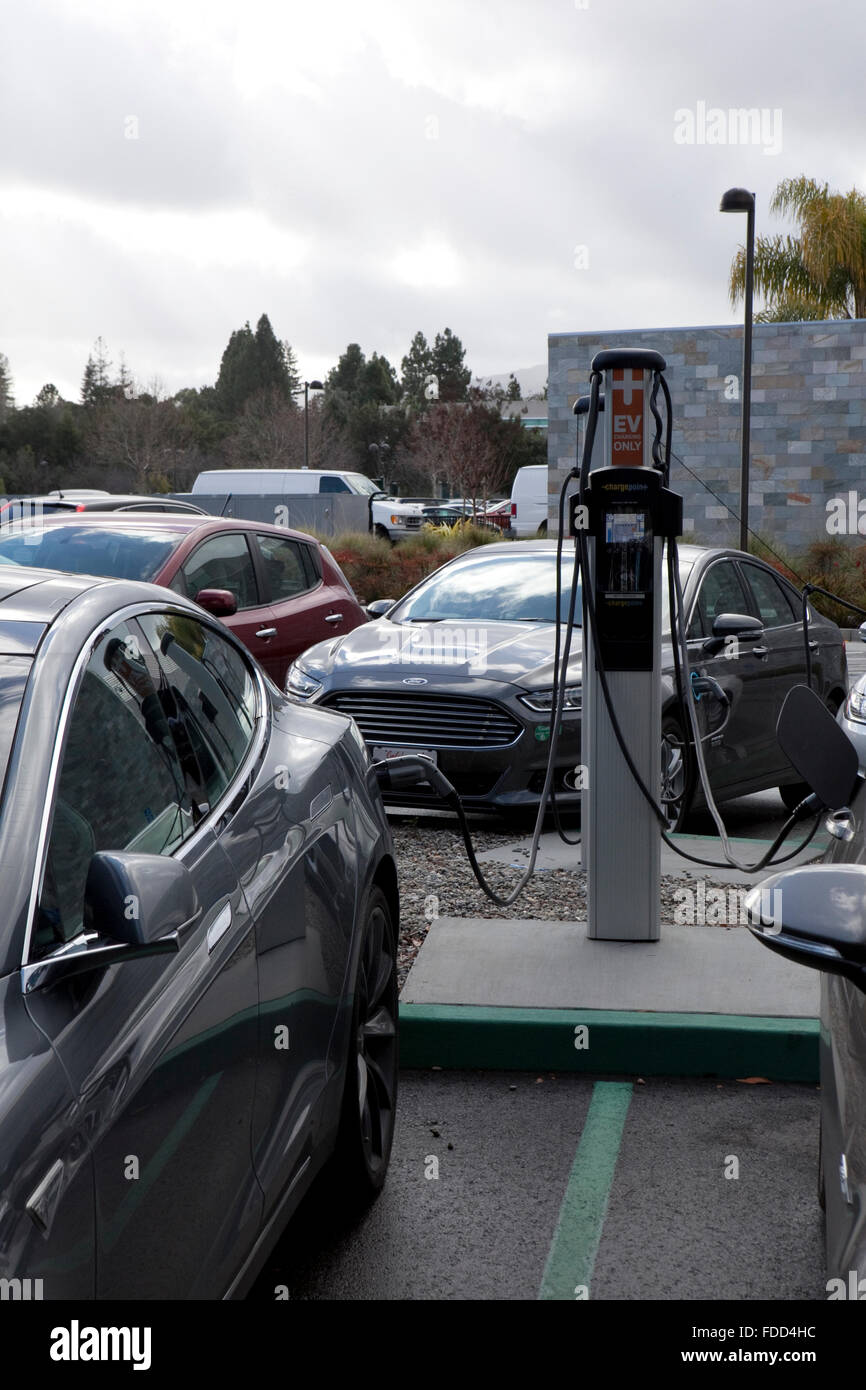 Una vista in pianta di un caricatore del veicolo elettrico in California Foto Stock