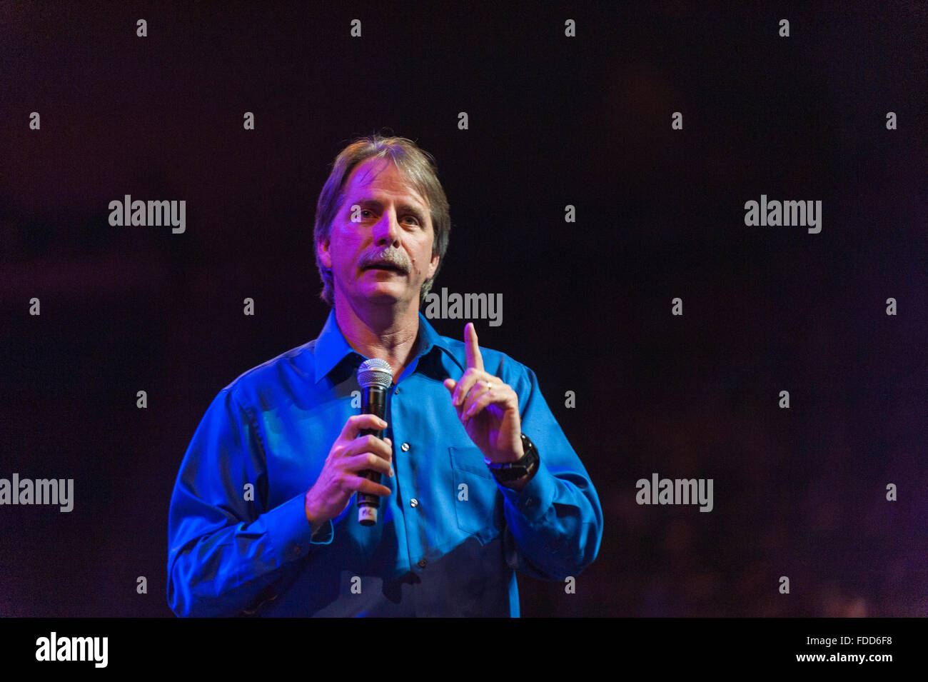 La televisione americana personalità e collare blu comico Jeff Foxworthy sul palco. Foto Stock