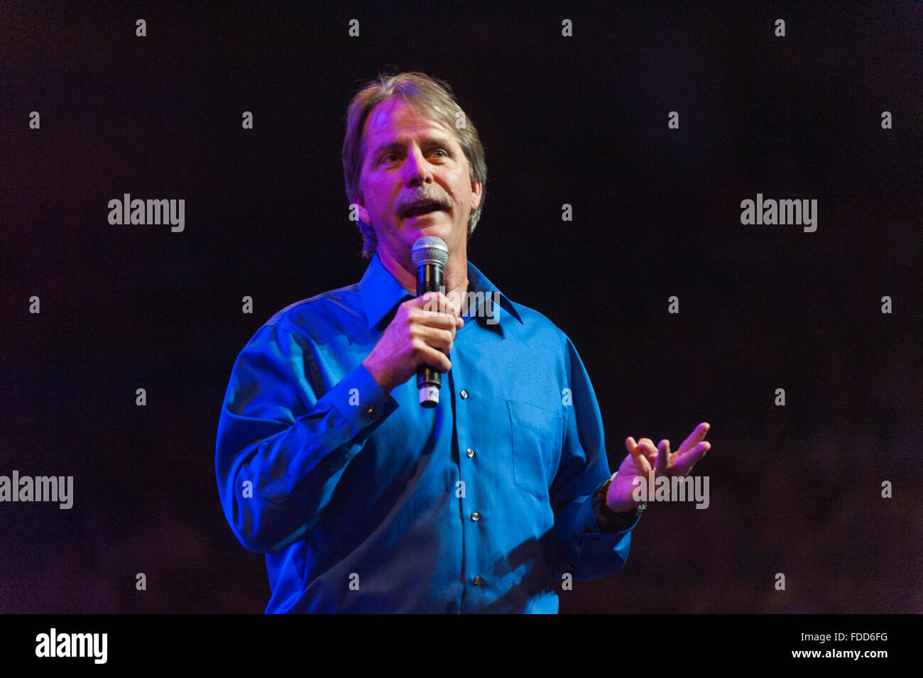 La televisione americana personalità e collare blu comico Jeff Foxworthy sul palco. Foto Stock