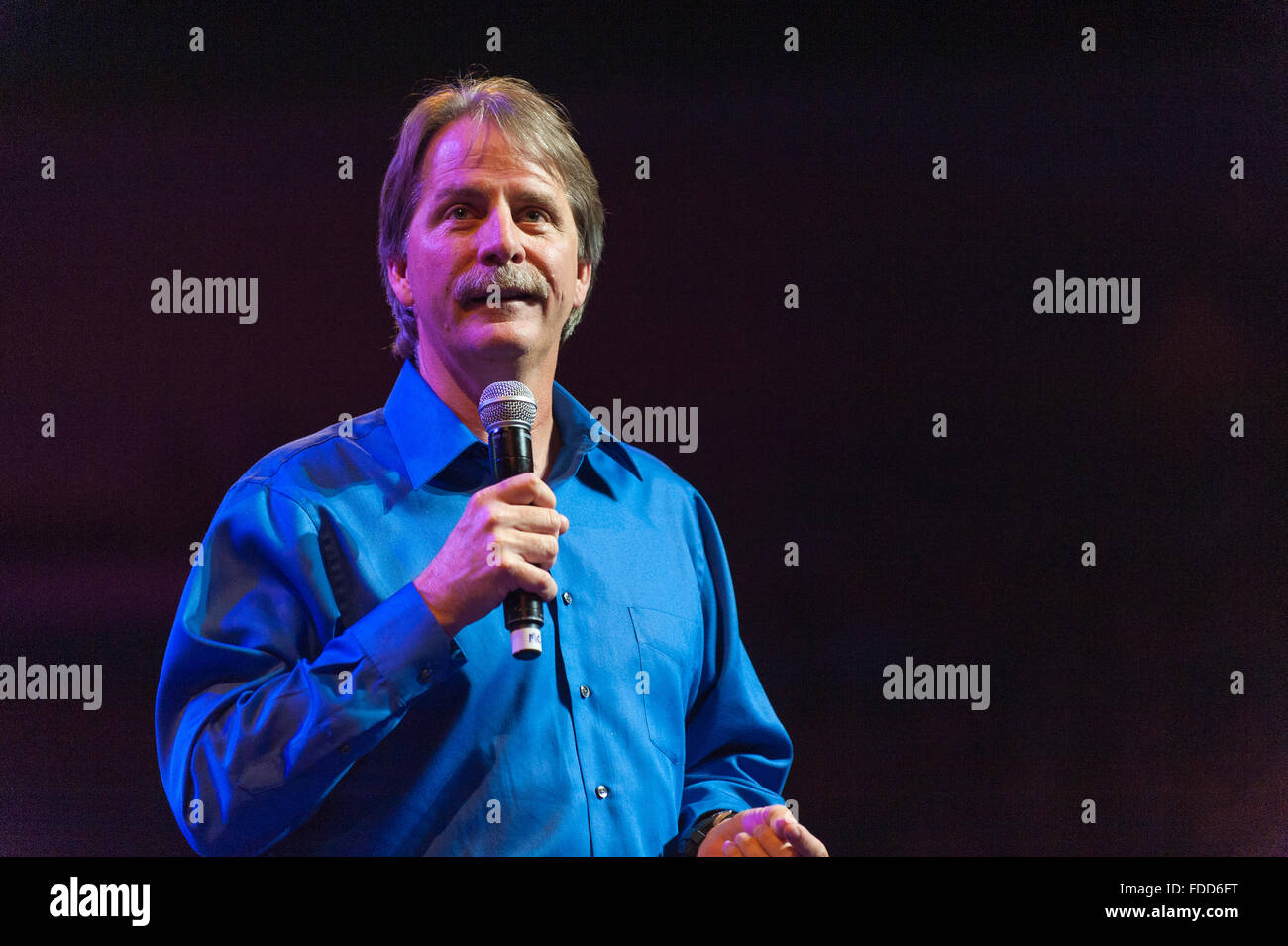 La televisione americana personalità e collare blu comico Jeff Foxworthy sul palco. Foto Stock