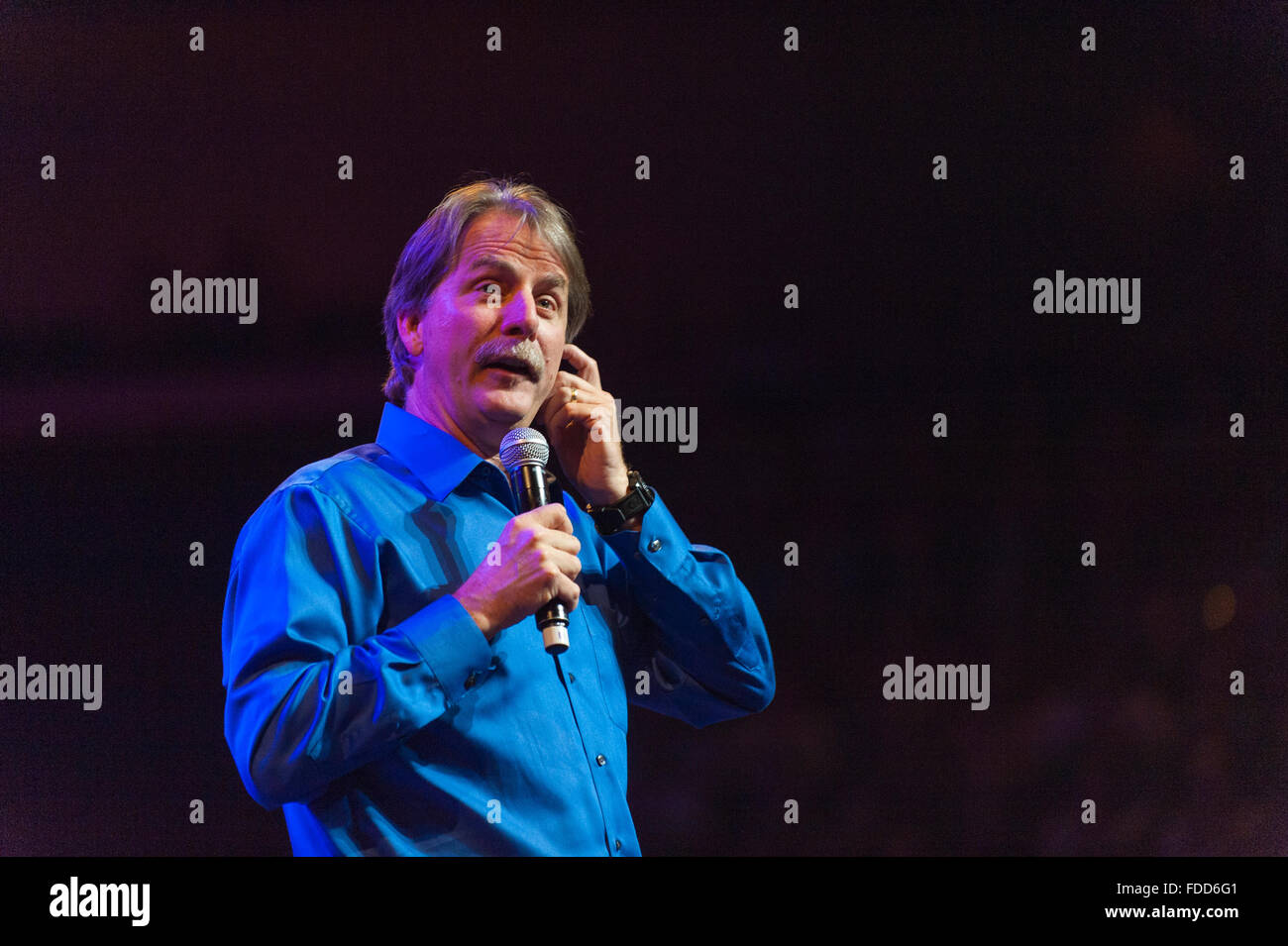 La televisione americana personalità e collare blu comico Jeff Foxworthy sul palco. Foto Stock