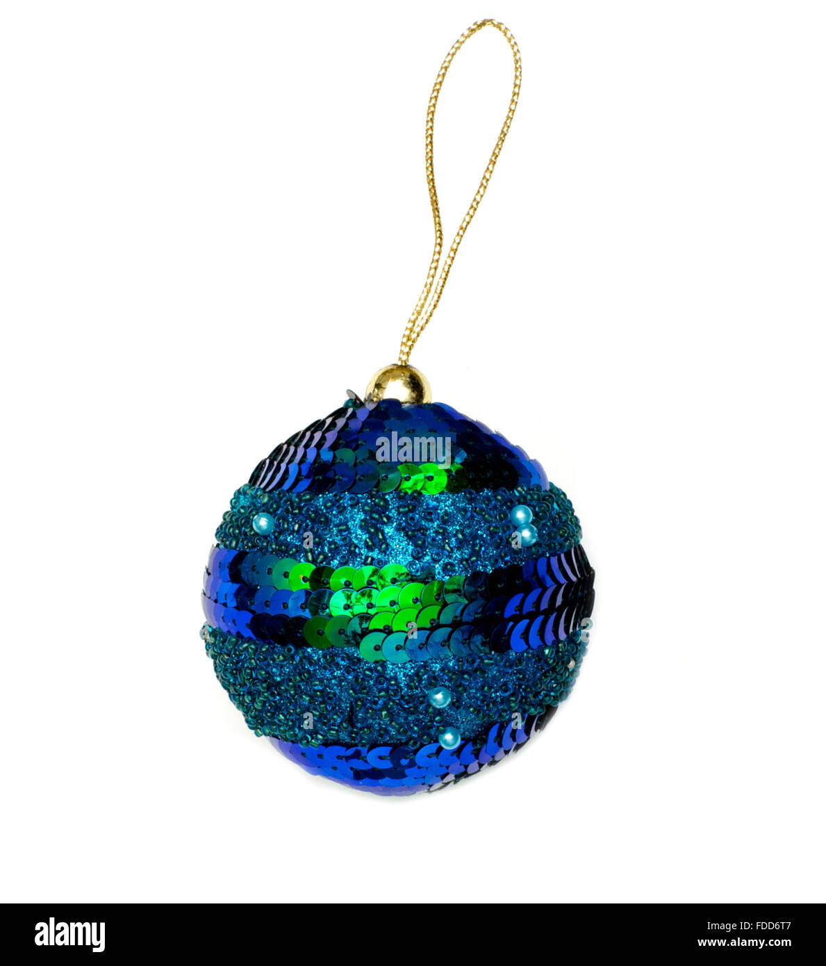 Blu isolato albero di Natale sfera con brillantini su bianco Foto Stock
