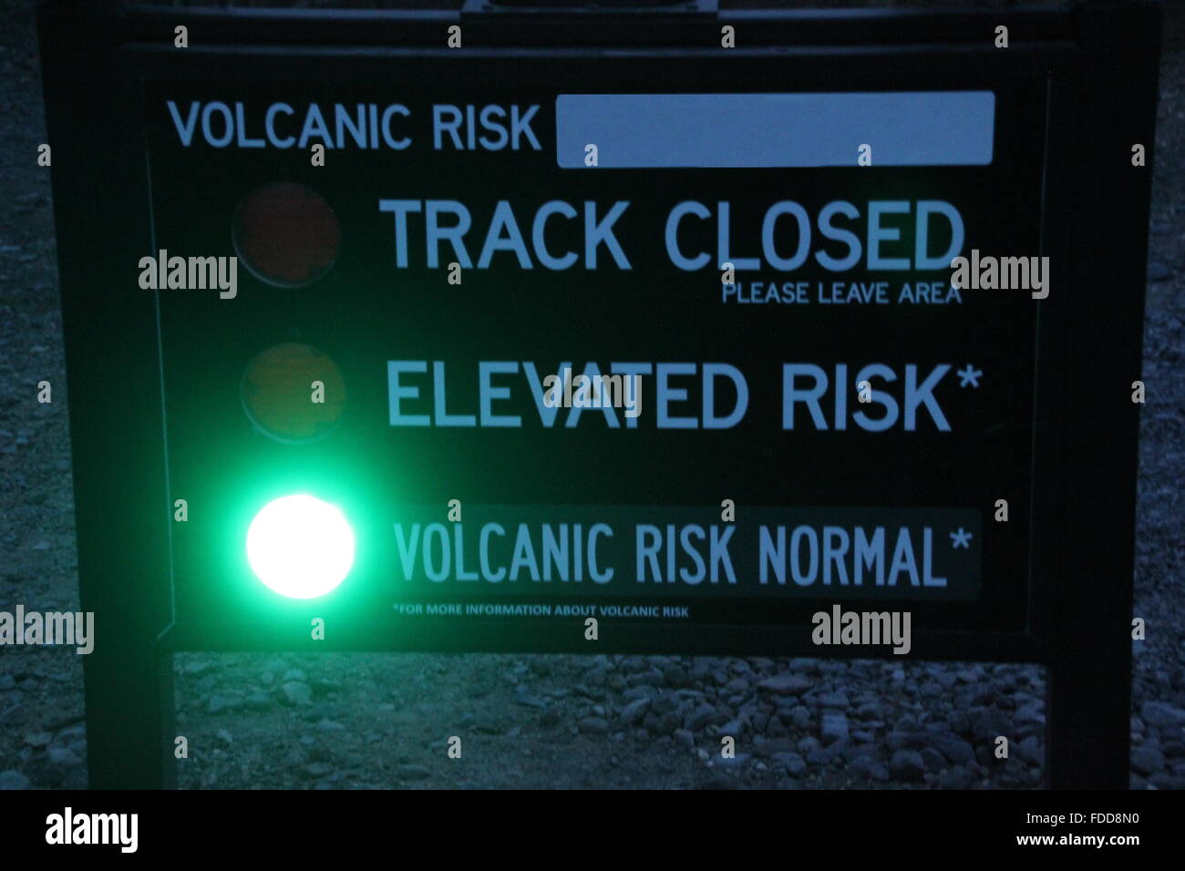 Segnale di avvertimento per il rischio vulcanico Foto Stock
