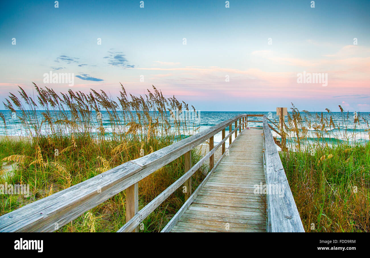 Spiaggia di pubblico accesso su Kure Beach in North Carolina Atlantice costa. Foto Stock