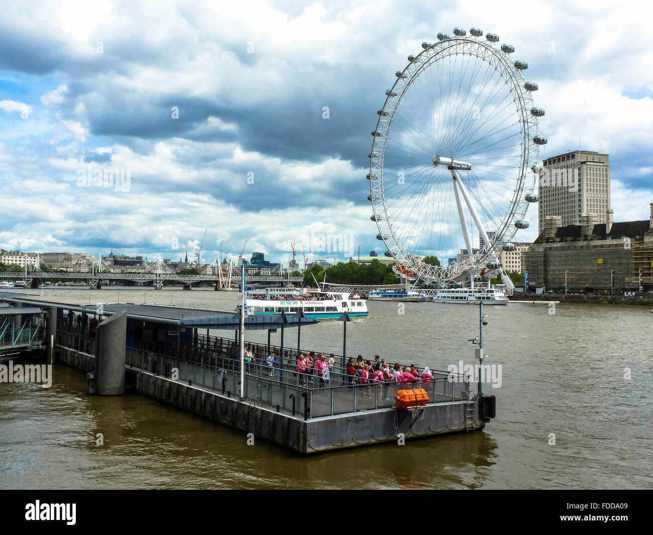 Occhio alla rive del Tamigi a Londra Regno Unito Foto Stock