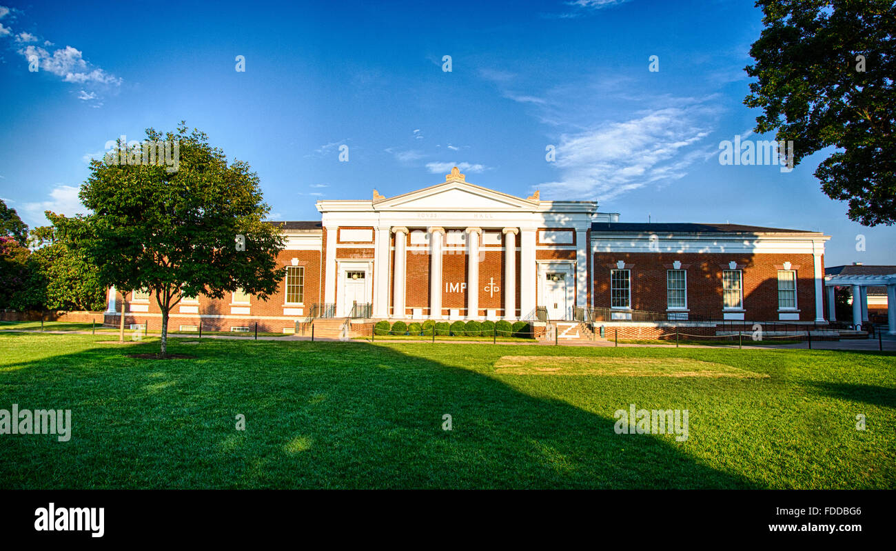 La sala Rouss edificio che ospita la scuola di mcintyre di commercio sul campus della University of Virginia. Foto Stock