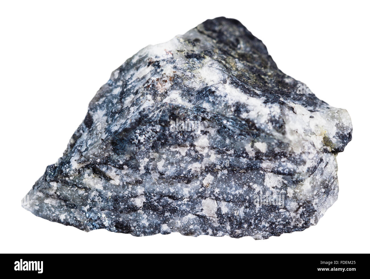 Le riprese in modalità macro del campione di roccia naturale - pebble di stibnite (antimonite) pietra minerale isolato su sfondo bianco Foto Stock