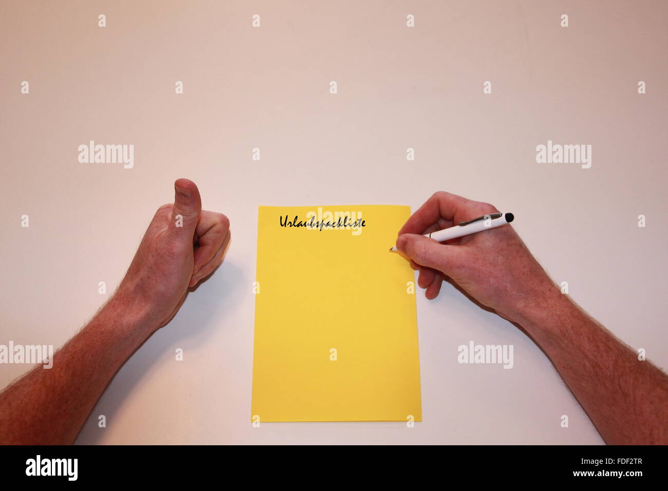 Holiday elenco imballaggio scritto in tedesco Foto Stock
