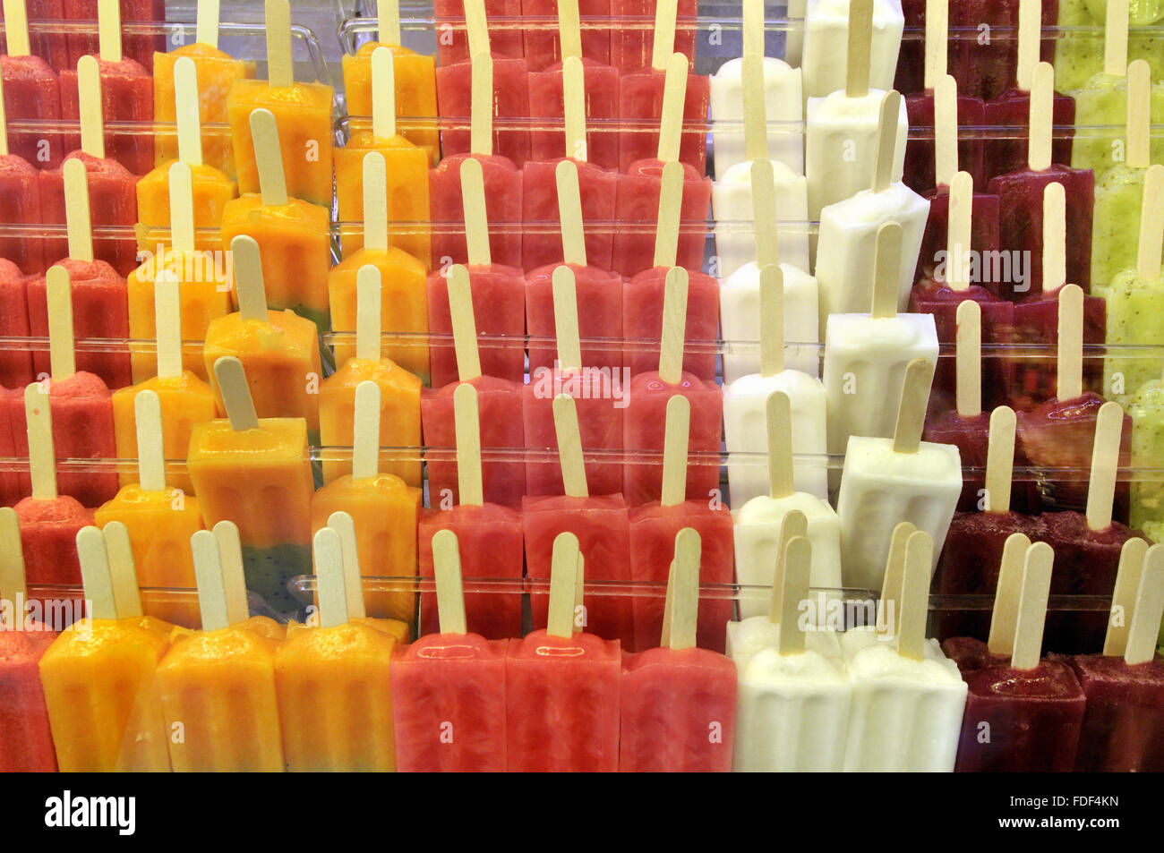 Ice pop. Il mercato della Boqueria. Barcellona, in Catalogna, Spagna Foto Stock