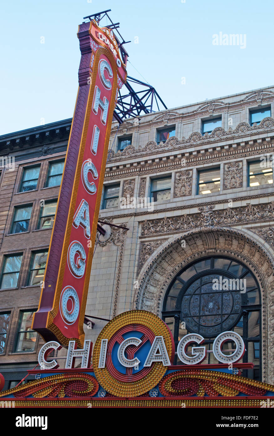 Chicago, Stati Uniti d'America: cartello del Chicago Theatre, originariamente noto come Balaban e Katz Chicago Theatre, punto di riferimento sul North State Street costruito nel 1921 Foto Stock