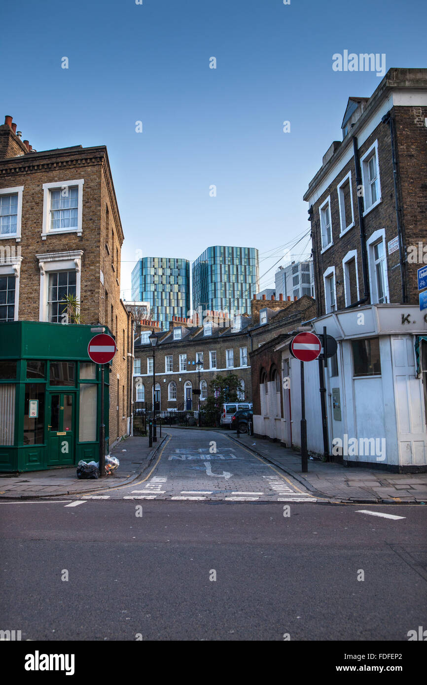 Vecchio e nuovo alloggiamento Kings Cross, London Foto Stock