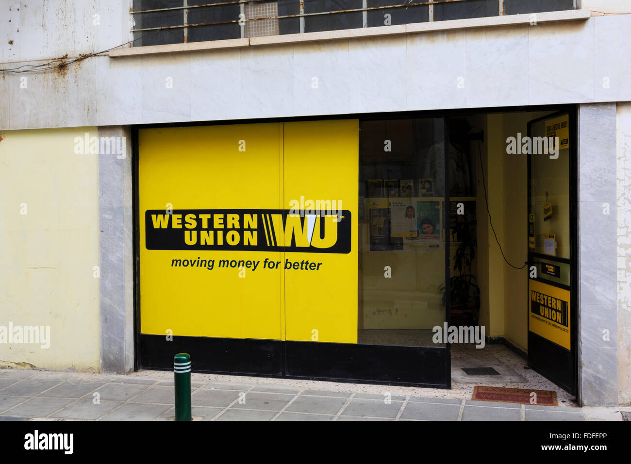 Western Union uscita, Larnaca, Cipro. Foto Stock
