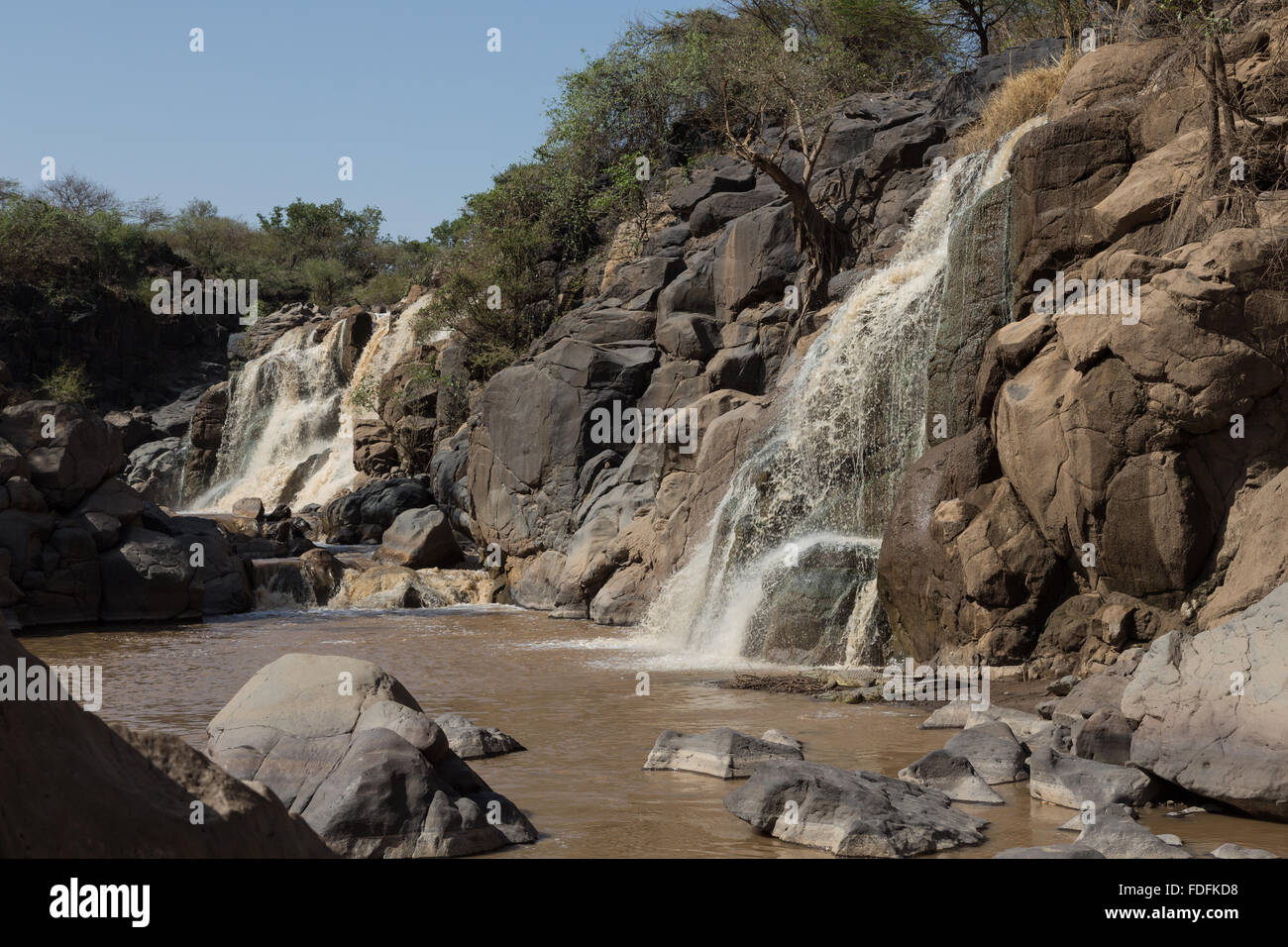 Una cascata in una gola rocciosa nella inondata National Park, Etiopia Foto Stock