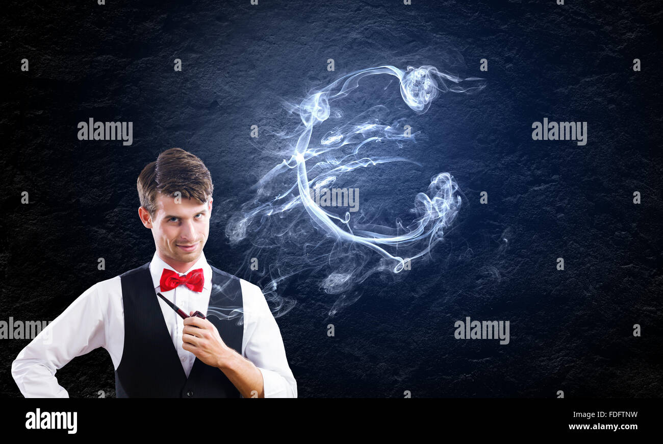 Bel giovane imprenditore tubo di fumo. Fare Soldi Foto Stock